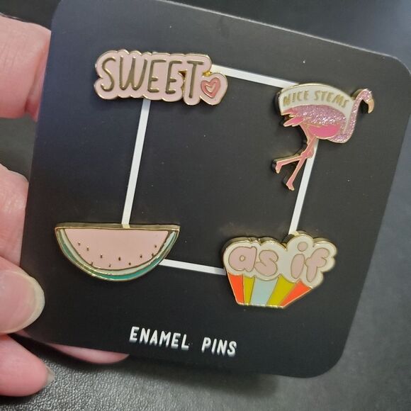 Set of 4 gold tone enamel pins - Picture 1 of 6